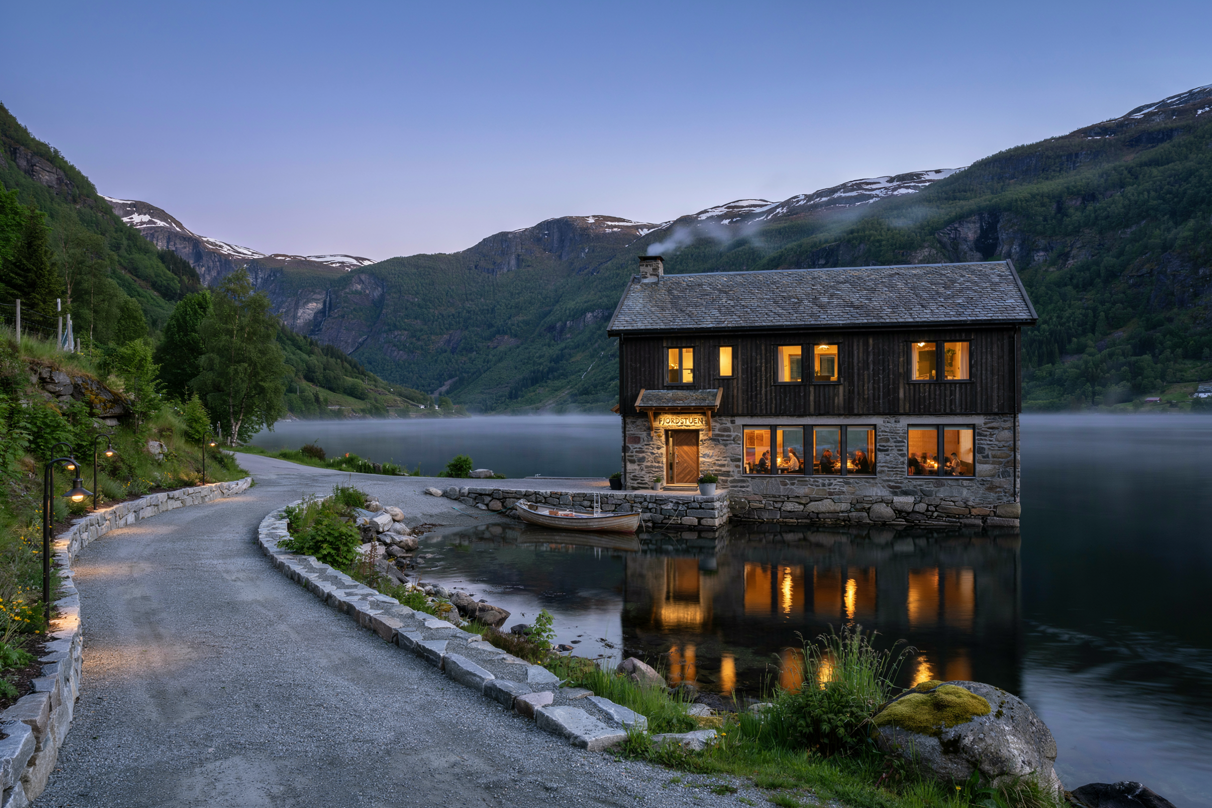 Fjord Parlor sett fra ankomstveien ved fjorden